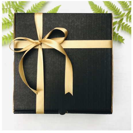 

BOX UKURAN 24X24X7/ KOTAK KADO/ BOX HAMPERS/ GIFT BOX