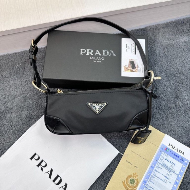PRADA ( TAS DENGAN BOX YANG MASIH BERSEGEL) kualitas IMPORT