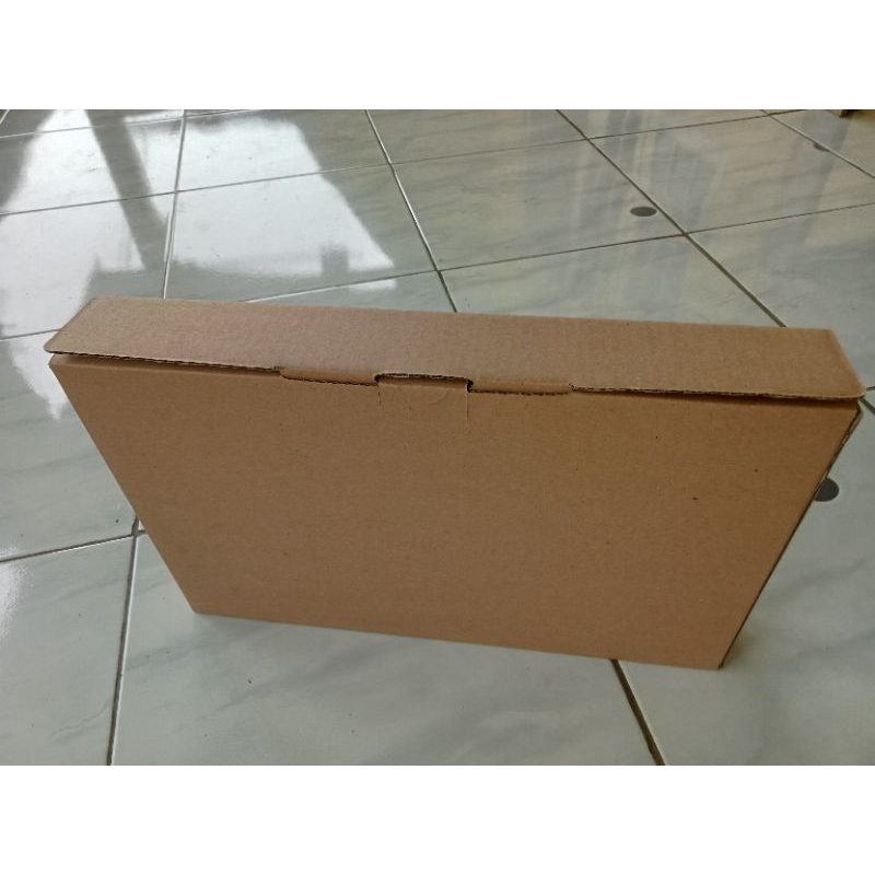 

Box laptop polos + partisi ( isi 10 pcs ) /45*6*28,5cm
