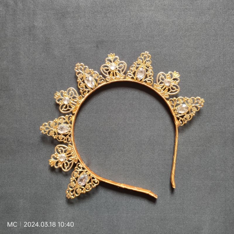 ( Nika) Bando tari tradisional pentas karnaval
