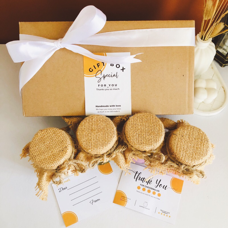 

yummy crunch-SPESIAL HAMPERS GIFT BOX ULANG TAHUN/RAMADHAN