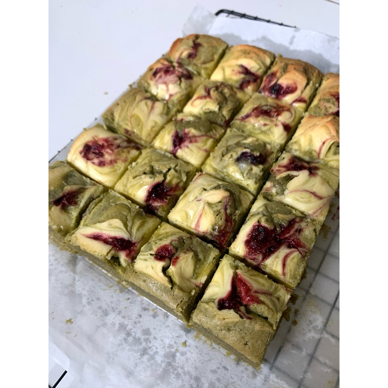 

Matcha Cheeseberry Brownies