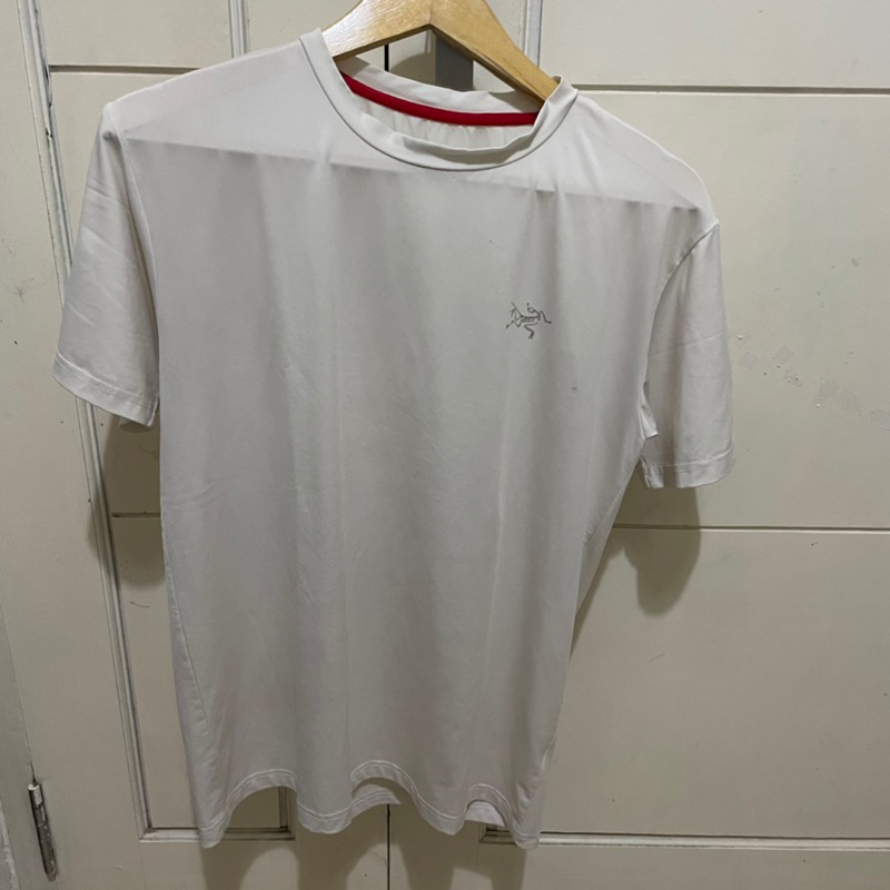 kaos baselayer Arcteryx putih ada minus ukuran M-L