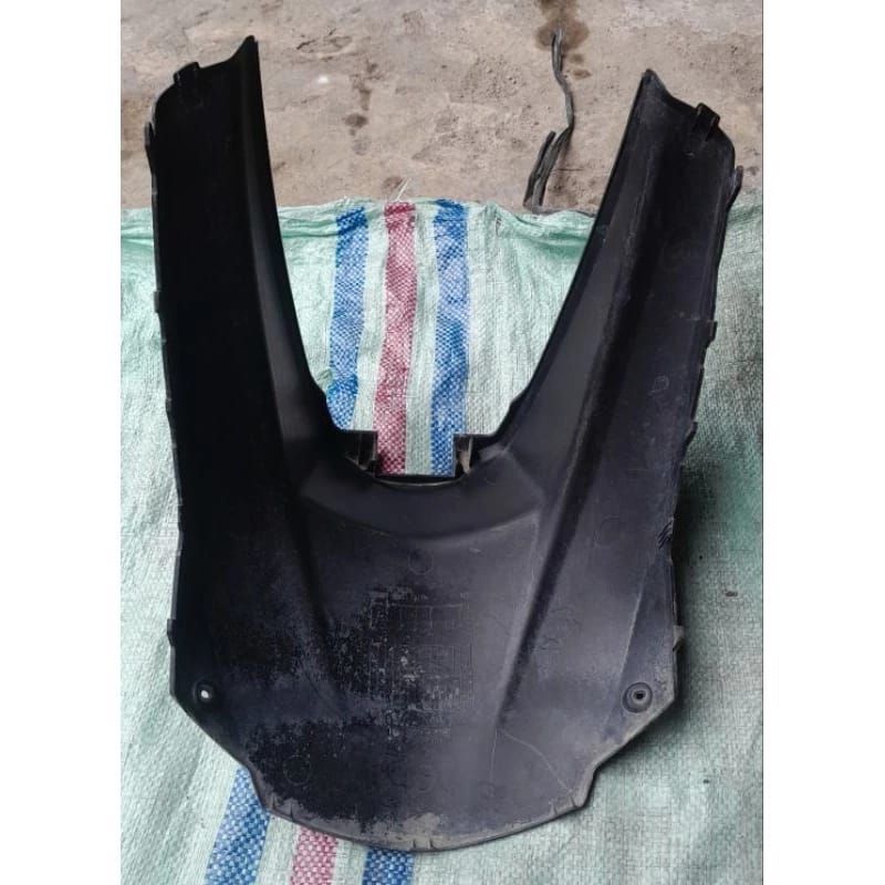 cover mesin/tutup mesin bawah jok Honda beat fi 2013/2014/2015 original copotan asli honda