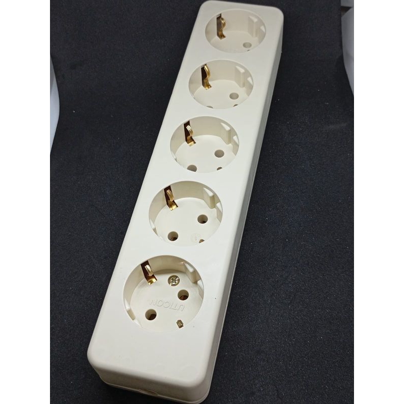 Stop Kontak Arde Tempel UTICON Lubang 5