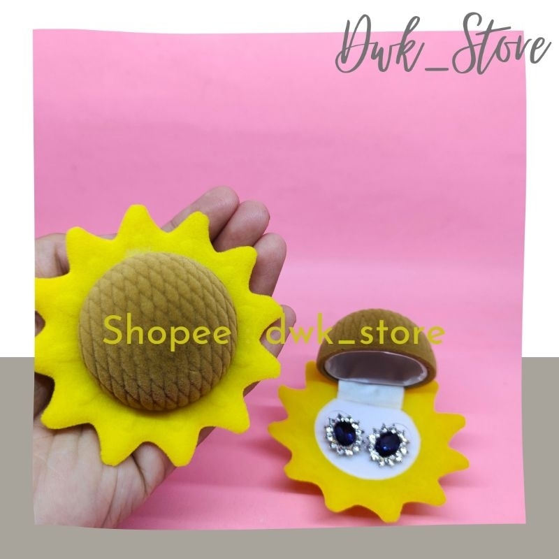 Kotak Perhiasan Cincin / Tempat / Box Perhiasan Cincin Anting Tusuk Emas Lamaran Romantis Unik model