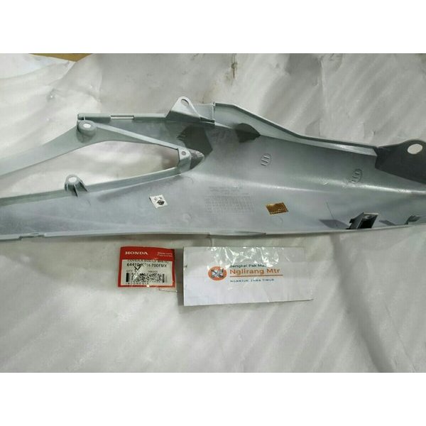 cover body kanan supra x 125 putih kode part 64410 kph 700fmx