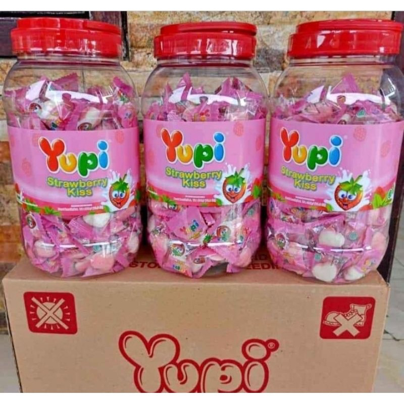 

Permen Yupi Toples strawberry kiss 300gr diskon 10% di live dan video