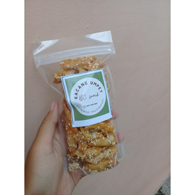 

KACANG UMPET KARAMEL WIJEN 90GR/KACANG SEMBUNYI KARAMEL WIJEN/KUE LEBARAN/CEMILAN MANIS/CEMILAN ENAK