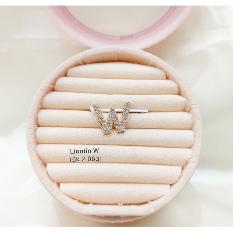 Liontin emas 70 huruf w