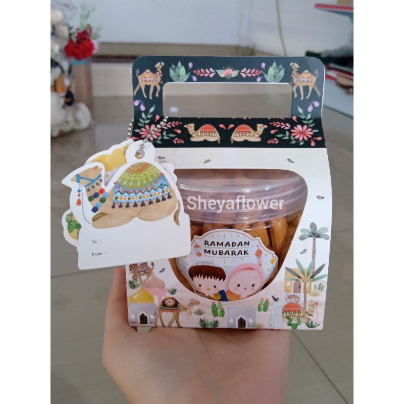 

KOTAK HAMPERS TAS JINJING PAPERBAG TOPLES 400ML GIFT BOX KADO HAMPERS PARCEL PARSEL MINI TEMBILAHAN RIAU PEKANBARU EID MUBARAK PAPERBAG RAMADHAN KAREEM TERBARU LEBARAN 2024 HANG TAG IDUL FITRI ADHA