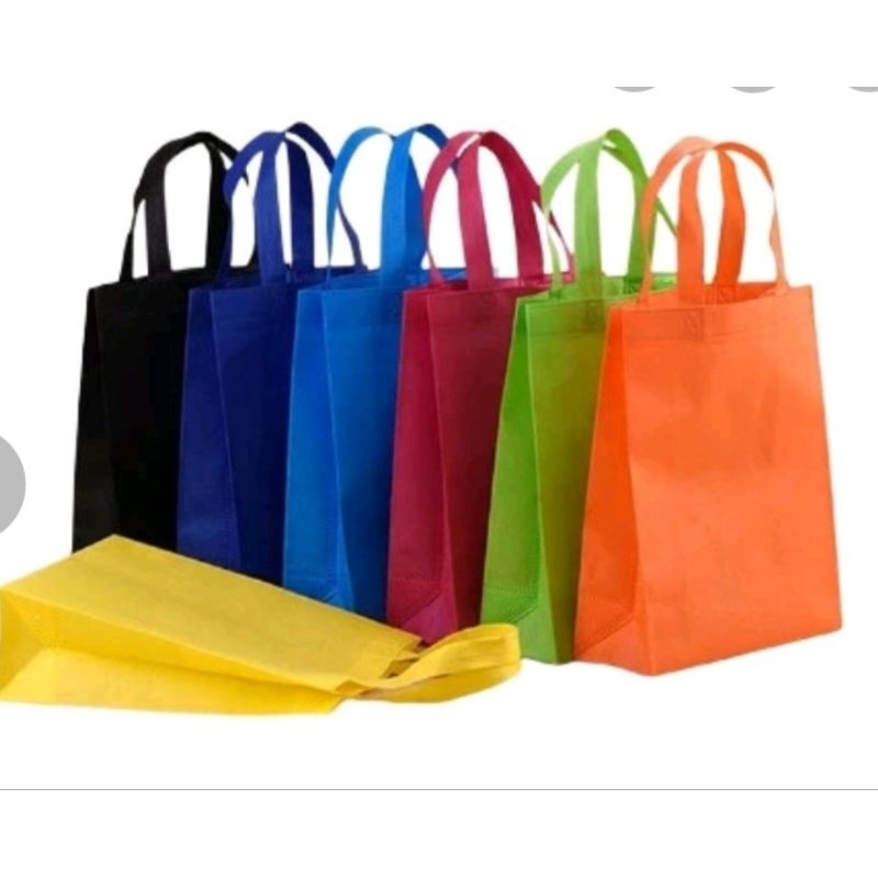 

TAS GOODIE BAG SPUNDBOND HANDLE 30×40×10 KETEBALAN 75 GSM PAKET 60 PCS