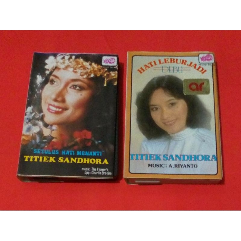 kaset pita TITIEK SANDHORA
