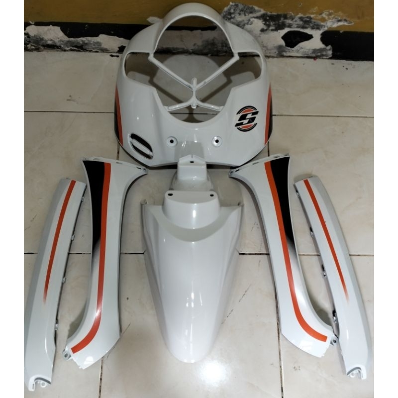 Cover body depan scoopy 2019 putih