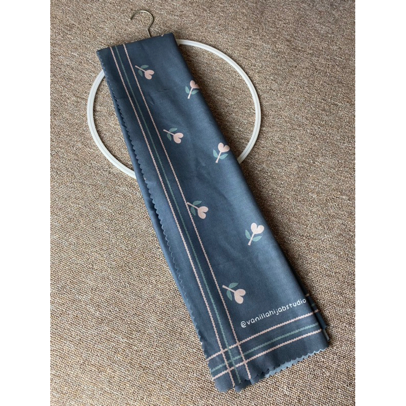 [PRELOVED] CERIA SCARF HIJAB VANILLA HIJAB NAVY