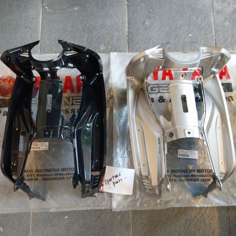 Legshield dek kunci tengah Jupiter MX lama old hitam silver | 1S7-F836K-00-P1 | 1S7-F836K-00-P0
