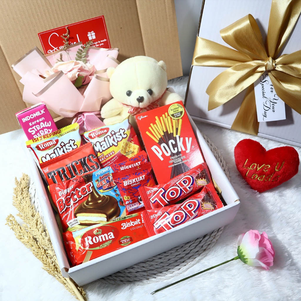 

Hampers Snack Merah | Bouquet Kado Ulang Tahun Wisuda | Gift Box Ultah Sempro Cowok Cewek Snack Box