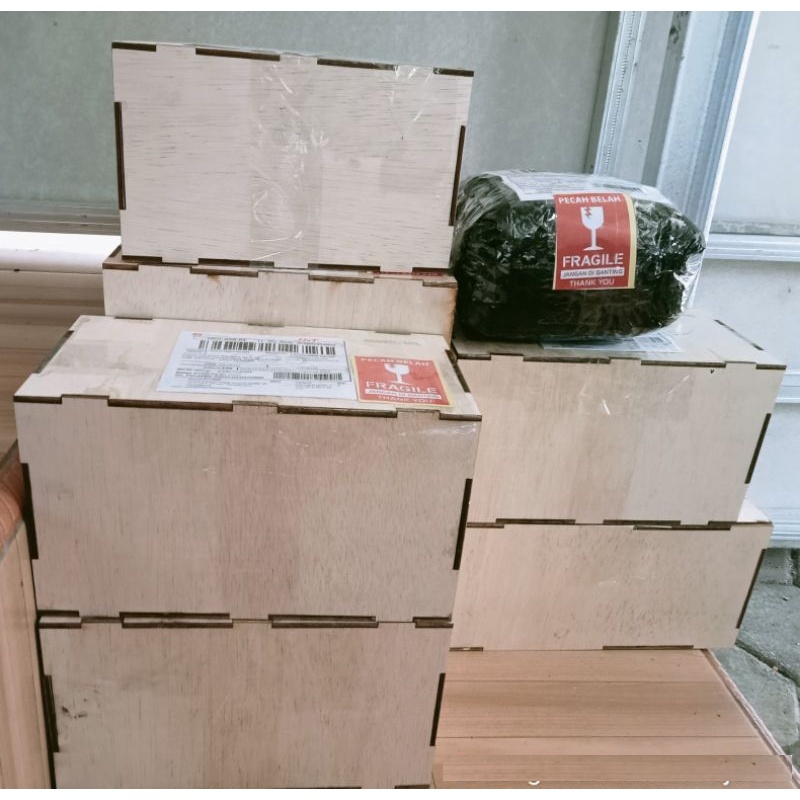 

Packing triplek tambahan untuk keamanan barang
