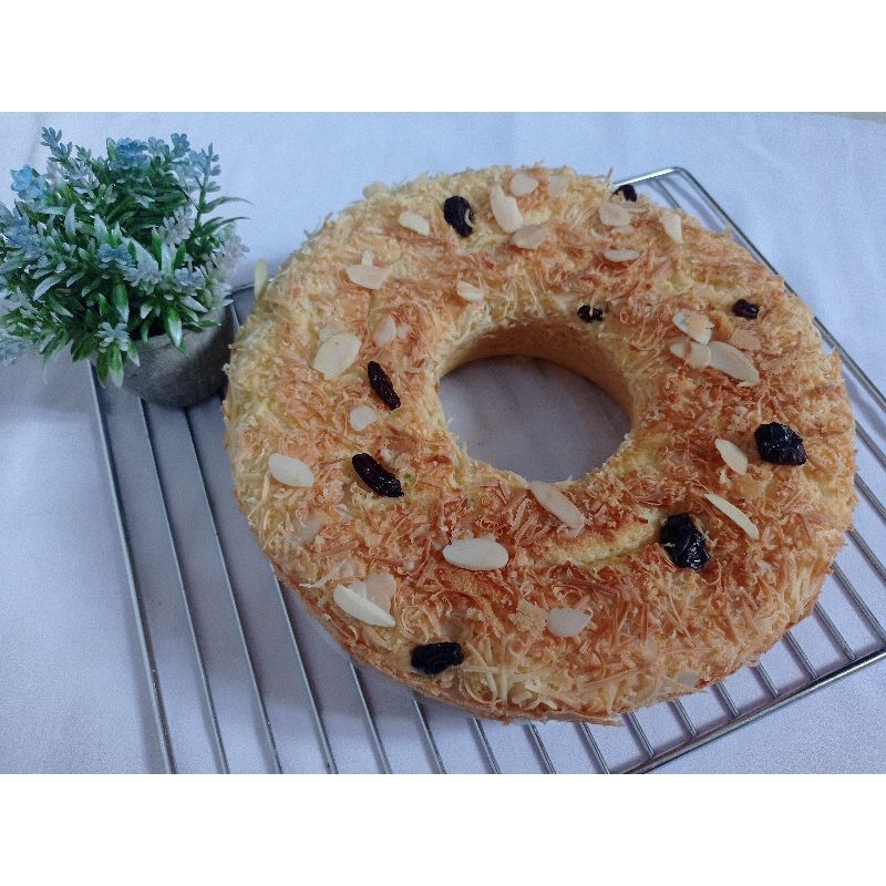 

Bolu Tape Susu (Keju Almond Kismis) Premium Lembut Size Jumbo