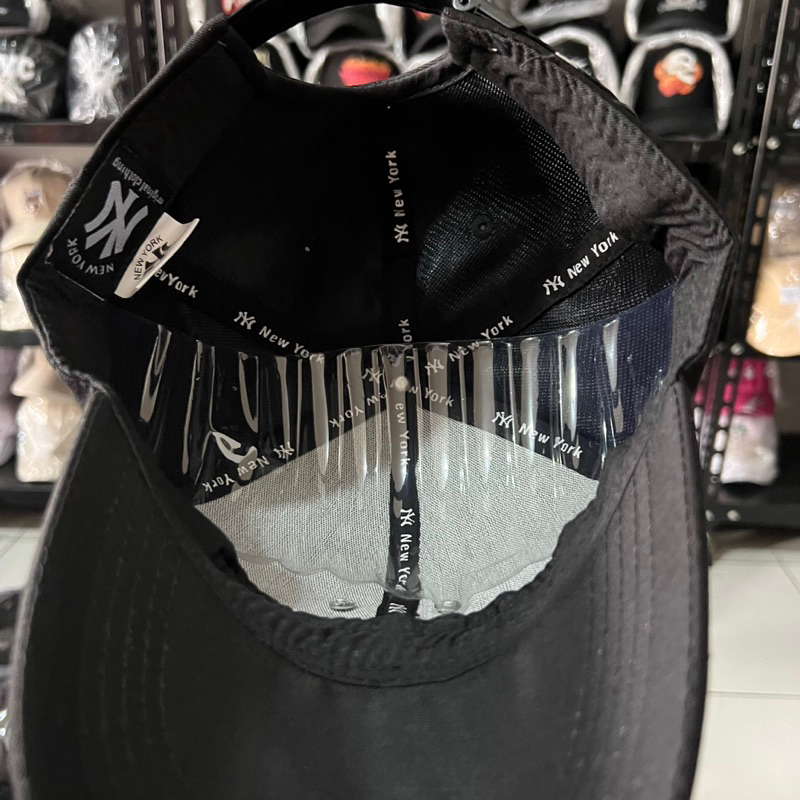 Topi Pria Logo Besi