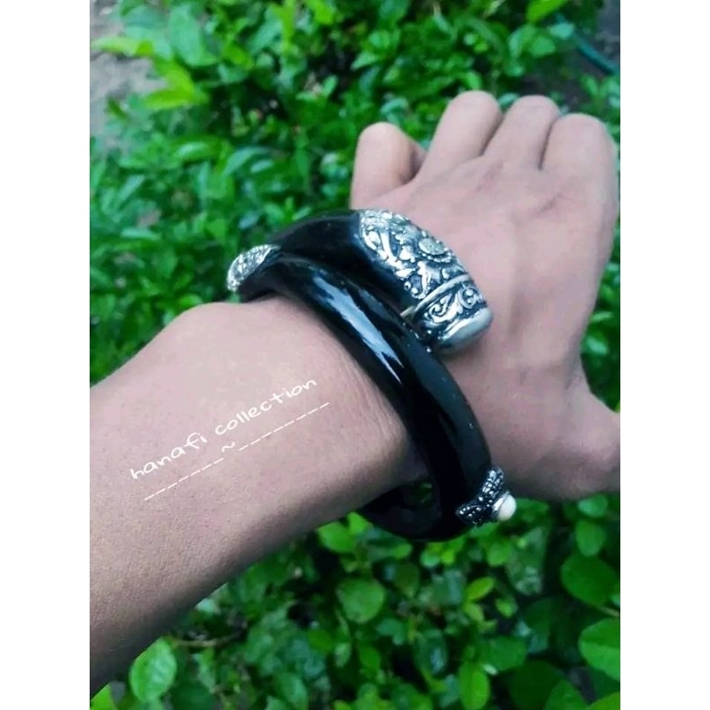 Akar Bahar Tali Aros Hitam Desain Logam Antik