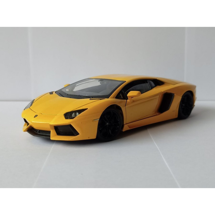 Diecast Mobil Lamborghini Aventador LP700-4 kuning Welly 1:24 harga Murah