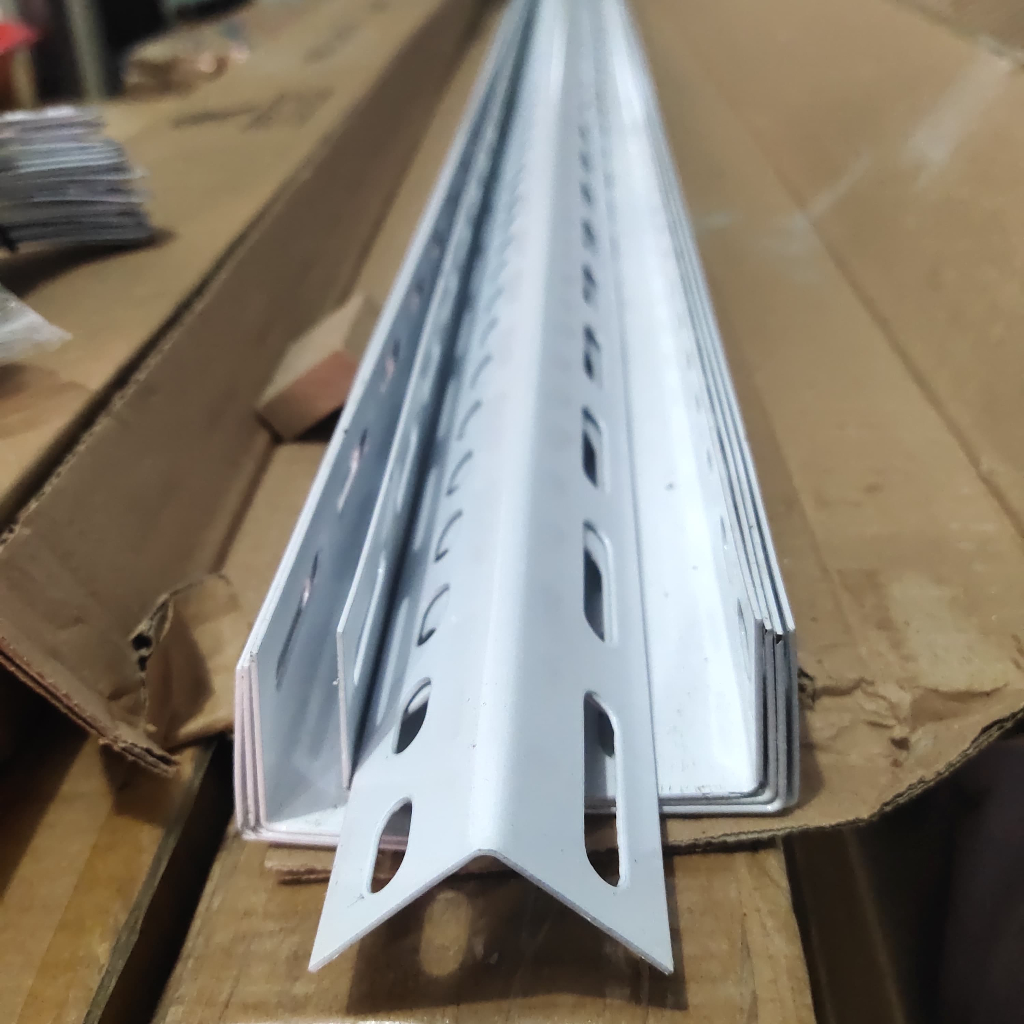 Besi Siku / Rak Siku / SIKU LUBANG TEBAL 1,3 MM BESI SIKU PUTIH BERAT 1,6 KG/BATANG