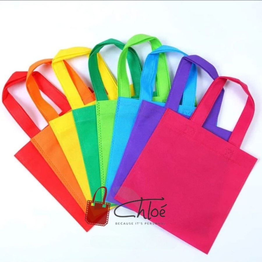 

Tas Spunbond Flat / Goodie Bag murah 20x8x28 / Press / Hitam