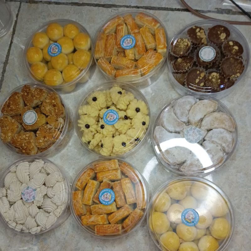 

kue kering (kuker) nastar selai nanas, mawar kue sagu, brownies kering, kue kacang, putri salju250g