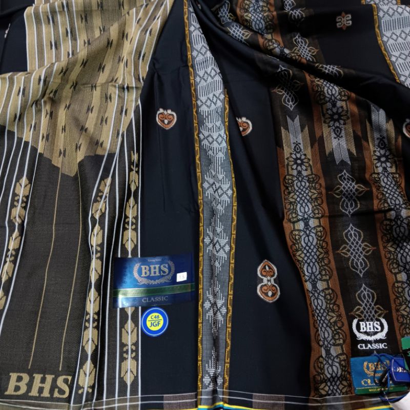 SARUNG BHS CLASSIC GOLD C48 JGF 13 HITAM JACQUARD