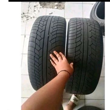 PEROMO BAN MOBIL COPOTAN UK225/45R20 BARANG SECOND BERKUALITAS RIN 20