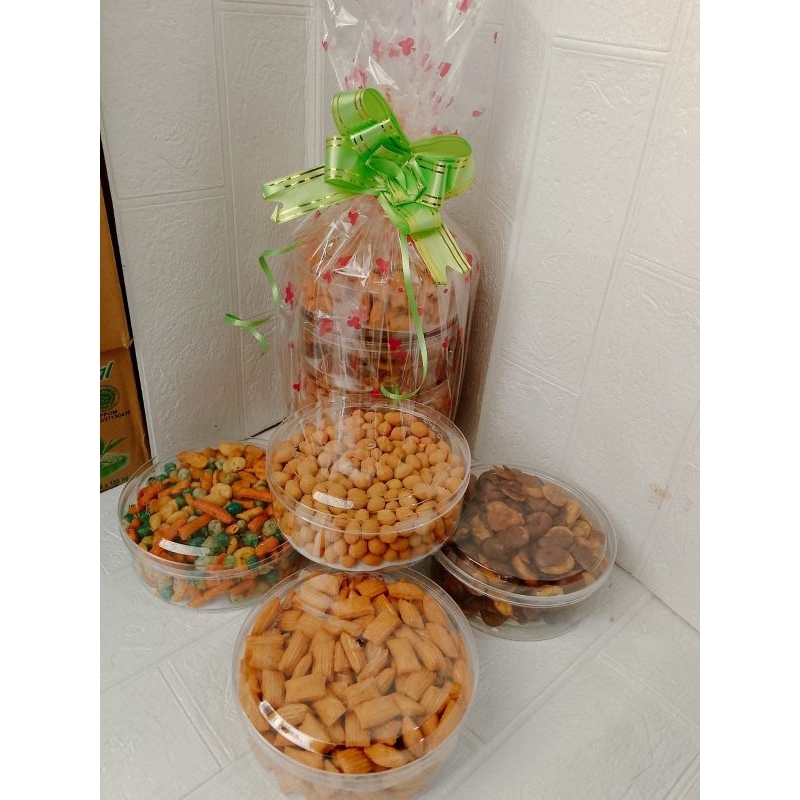 

paket hemat jajan lebaran 1 pak isi 4 toples dengan isian berbeda
