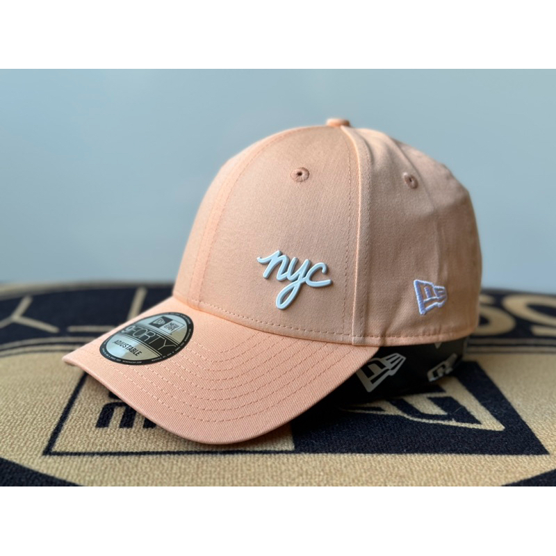 Topi New Era 9Forty NYC Metal Badge Peach/White Cap