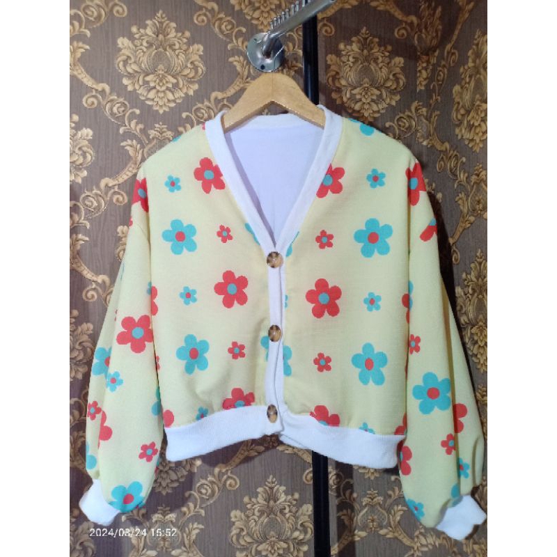 Cardigan motif Bunga