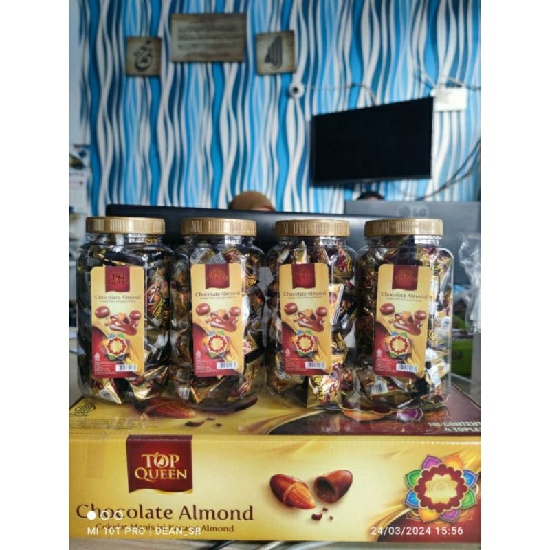 

Ready top queen almond coklat rasa LBH enak dr dking punya ya Hrg per dus isi 4 botol @250gr