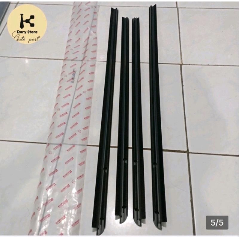 Pelipit Karet Kaca Luar Mobil Taruna Original Car