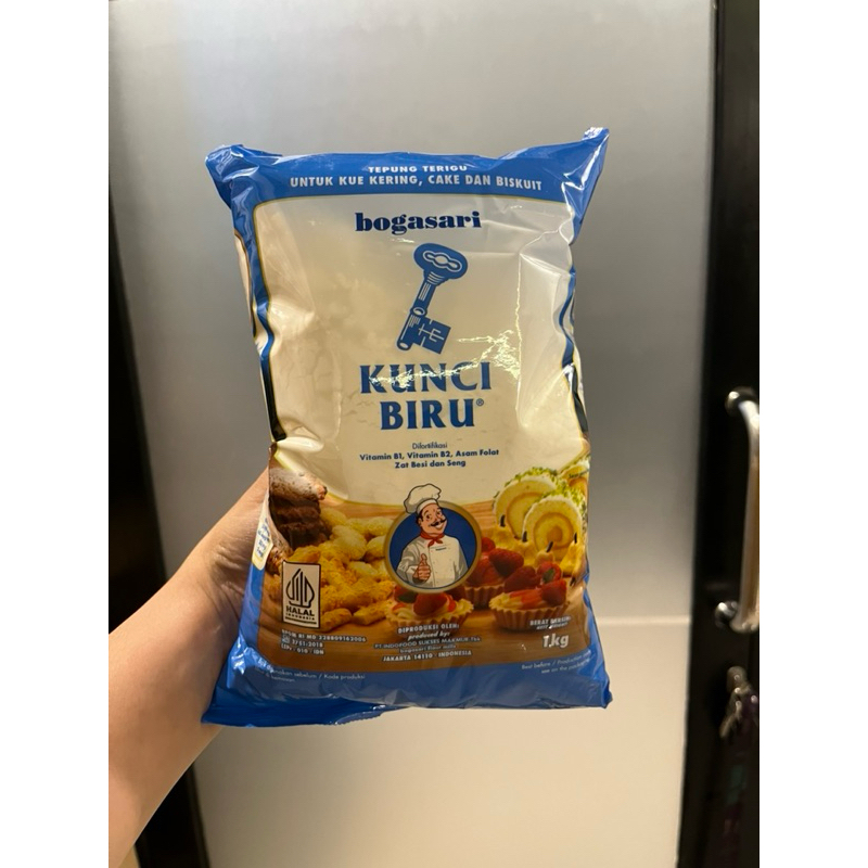 

Tepung Terigu Kunci Biru Premium/Tepung Bogasari/Tepung Protein Rendah.