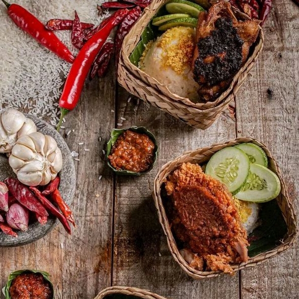 Besek Bambu Nasi Kotak 13x13 Natural / Besek Nasi