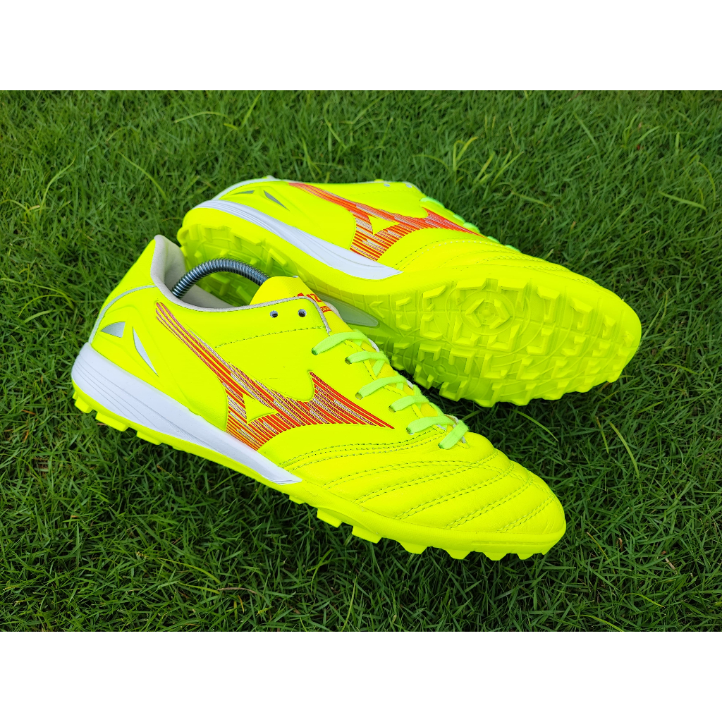 Sepatu Futsal Mizuno Morelia Sala Turf Safety Yellow Fiery Coral