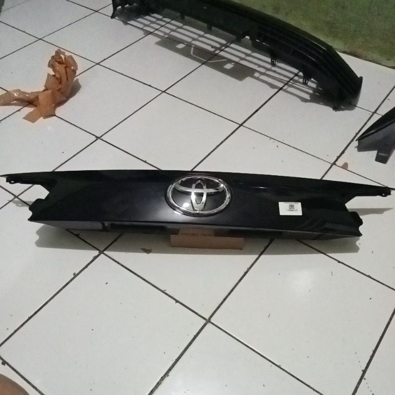 trunklid bagasi belakang Innova reborn venturer 2016 -2021 hitam closy
