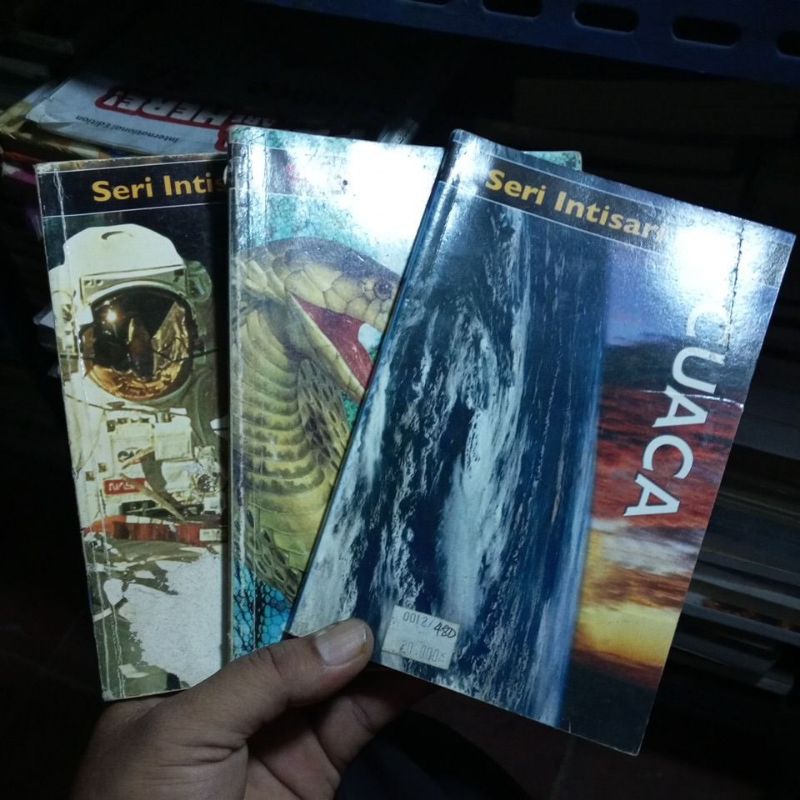 Buku pengetahuan anak ,ular,ruang angkasa,& cuaca