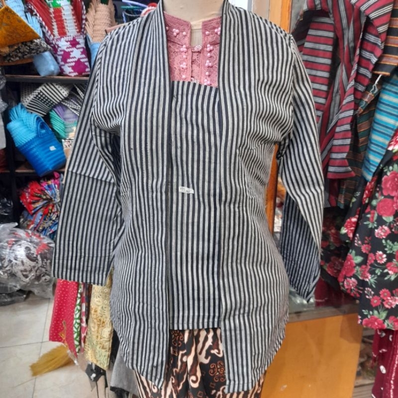 kebaya lurik tenun hitam putih garis kecil