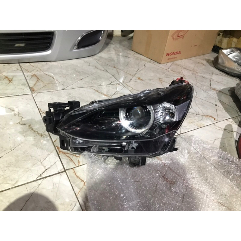 headlamp lampu depan mazda 2