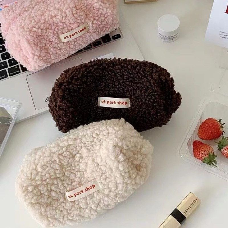 

[ READY STOCK STC #3 ] KOTAK PENSIL WADAH PENSIL WOL BULU DOMBA SINTETIS LEMBUT FLUFFY PENCIL CASE AESTHETIC POUCH MAKEUP GAYA PELAJAR REMAJA CEWEK KOREA KAWAII KIYOWO CUTE VIRAL IMPOR ALAT TULIS BESAR LUCU FANCY UNIK MURAH TAS TEMPAT ALAT TULIS JUMBO