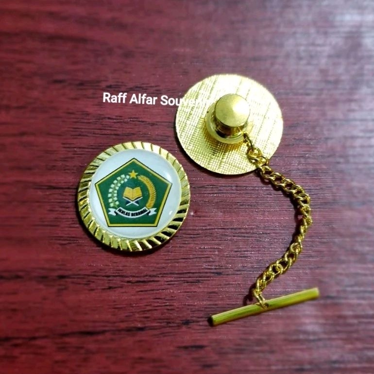 PIN KEMENAG - PIN KEMENTERIAN AGAMA MODEL PIN KERAH BAJU