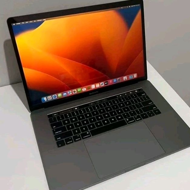 Macbook Pro 2017✔️ • 15 Inch i7 16/512