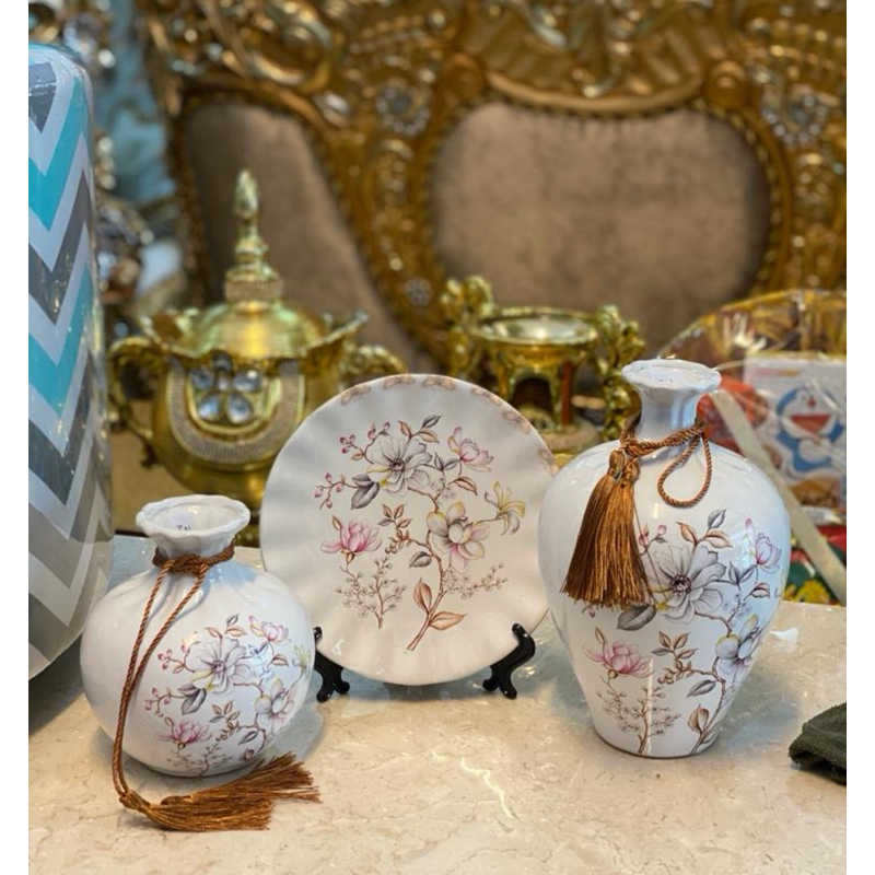 

KERAMIK VAS SET 3 / PARSEL LEBARAN / PARSEL IDUL FITRI