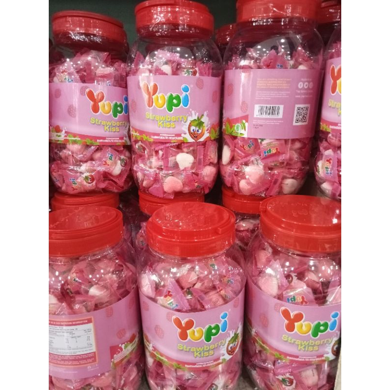 

YUPI STRAWBERRY 300GR/CEMILAN YUPI/YUPI MANIS/CEMILAN KELUARGA/CEMILAN KEKINIAN
