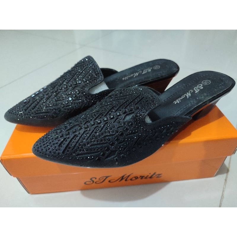 Selop wanita merk St Moritz