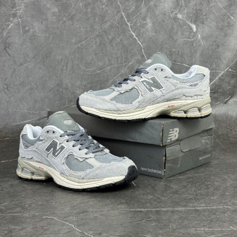 Sepatu Pria NB NB New Balance 2002R Protection Pack Rain Grey 39 - 44